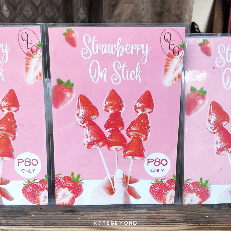 Queens English Garden & Strawberry Farm: Strawberries on Stick